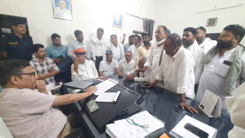 IMG-20250611-WA0050 प्रशासन से वार्ता में मांगों पर बनी सहमति, कांग्रेस का पड़ाव समाप्त