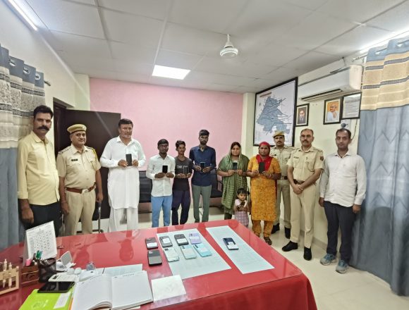 b1 तीन लाख रूपए के गुम मोबाइल फोन किए बरामद