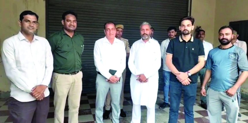 h01 जिला निर्वाचन अधिकारी ने किया ईवीएम वेयर हाउस का निरीक्षण