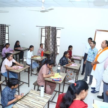 चित्रकला, निबंध व नारा लेखन में दिखाया रचनात्मक कौशल