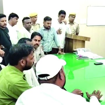 h05 शरारती तत्वों ने खंडित की बाबा साहेब की प्रतिमा, लगाया कीचड़