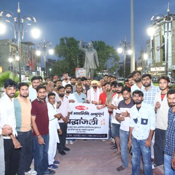 विमान हादसे के मृतकों की आत्मिक शांति के लिए निकाला कैंडल मार्च