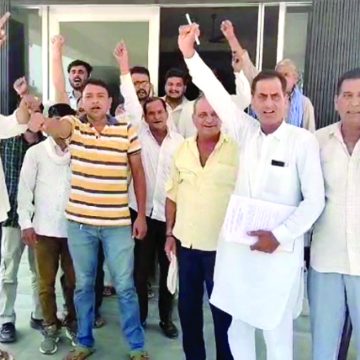 एसई पर मनमानी का आरोप, कर्मचारियों में आक्रोश