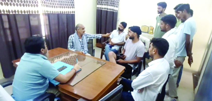 h10 नाबालिग बच्चों से करवाया जा रहा सर्वे कार्य