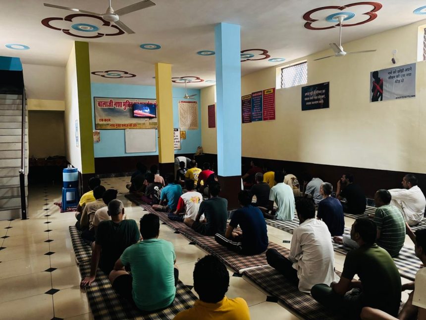 नशे से दूर रहने के लिए किया प्रेरित