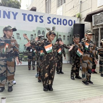 TTS टाइनी टॉट्स स्कूल में कारगिल विजय दिवस पर देशभक्ति कार्यक्रम