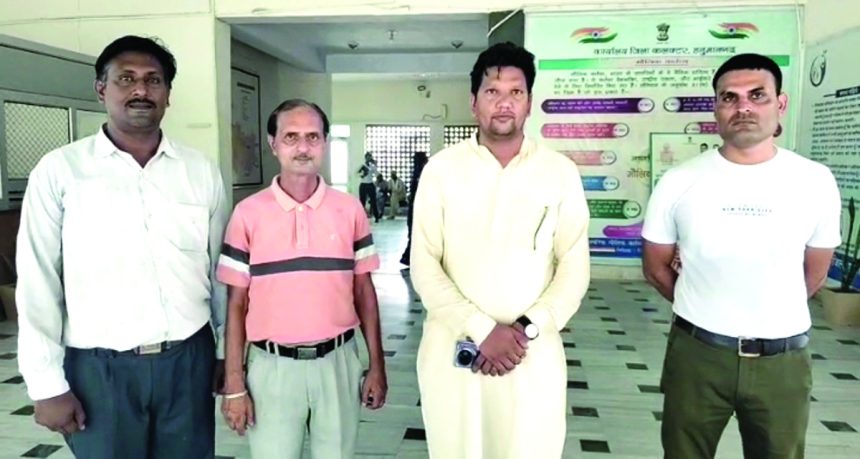 h01 रास्ता व मुआवजा दिलवाने की मांग