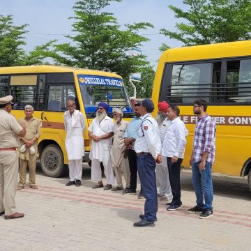 बाल वाहिनी चालकों से यातायात नियमों की पूर्ण पालना को लेकर समझाइश