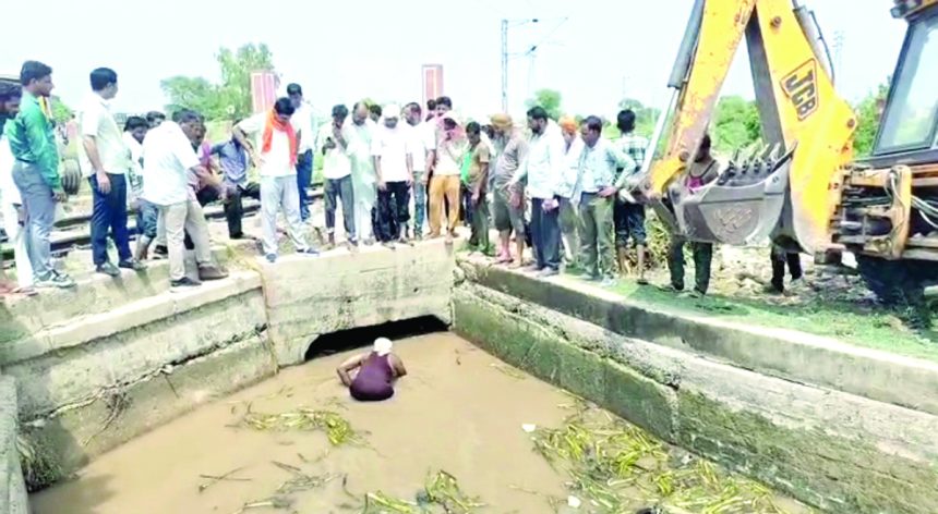 h10 ओवरफ्लो हुई एचएमएच नहर, घरों में घुसा पानी, डूबी नरमा की फसल