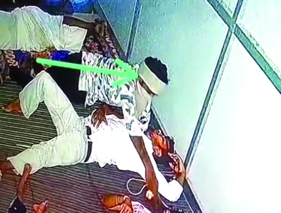 मरीजों के परिजनों के मोबाइल फोन चुराए
