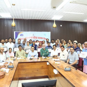 उत्कृष्ट कार्य करने वाले 26 कार्मिकों, 10 जनप्रतिनिधियों का हुआ सम्मान