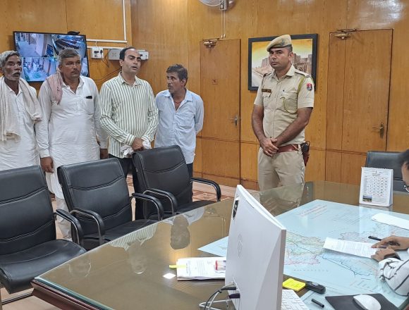 खेतों की बजाए घरों में घुस रहा बरसाती पानी