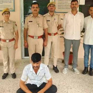 1 पुलिस को देख गाड़ी दौड़ाया, पीछ करके नशा तस्कर दबोचा