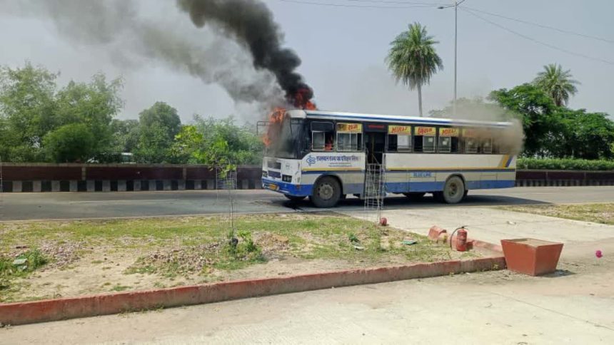 1 बड़ा हादसा टला, जयपुर से कोटा आ रही बस बनी आग का गोला, धू-धूकर जली